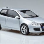 Volkswagen Golf GTI Mk5 Pirelli Edition Argent Norev 1:18 188425 Métal Moulé - image 5 of 7