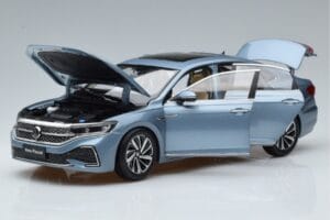 Volkswagen Passat B8 Bleu FAW 1:18 ZVF000003A Métal Moulé — image 2 sur 7