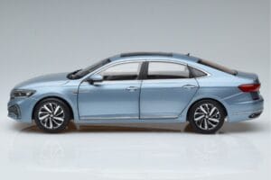 Volkswagen Passat B8 Bleu FAW 1:18 ZVF000003A Métal Moulé — image 4 sur 7