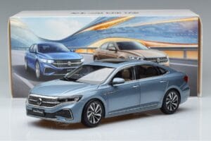 Volkswagen Passat B8 Bleu FAW 1:18 ZVF000003A Métal Moulé — image 7 sur 7