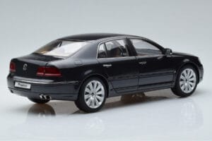 Volkswagen Phaeton V6 Mazeppa Gris Kyosho 1:18 08831MBK Métal Moulé — image 3 sur 9