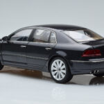 Volkswagen Phaeton V6 Mazeppa Gris Kyosho 1:18 - image 7 of 9