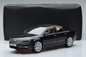 Volkswagen Phaeton V6 Mazeppa Gris Kyosho 1:18 08831MBK Métal Moulé — image 9 sur 9
