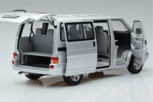 Volkswagen T4b Transporter Caravelle Minibus Schuco 1:18 450041500 Métal Moulé — image 2 sur 8