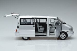 Volkswagen T4b Transporter Caravelle Minibus Schuco 1:18 450041500 Métal Moulé — image 4 sur 8