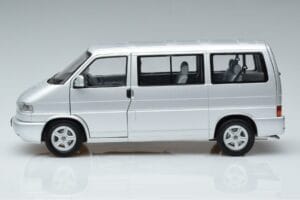 Volkswagen T4b Transporter Caravelle Minibus Schuco 1:18 450041500 Métal Moulé — image 5 sur 8
