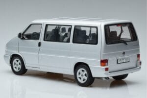 Volkswagen T4b Transporter Caravelle Minibus Schuco 1:18 450041500 Métal Moulé — image 7 sur 8