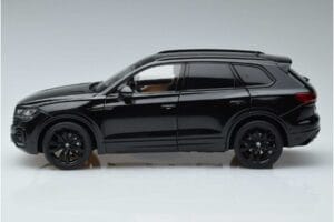 Volkswagen Touareg CR Noir FAW 1:18 LTC761021BLA Métal Moulé — image 4 sur 7