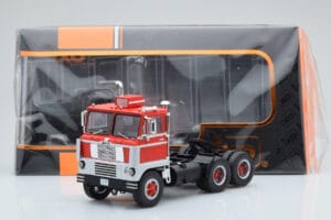 White 7400 Rouge Argent IXO 1:43 TR170 Métal Moulé — image 5 sur 5