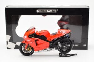 Yamaha YZR-M1 Marlboro Yamaha Team #3 M. Biaggi MotoGP 2002 Minichamps 1:12 122026303 Métal Moulé — image 4 sur 4