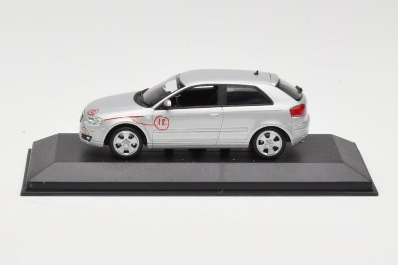 Audi A3 8P Argent Prototype Minichamps 1:43 5010503013 Métal Moulé