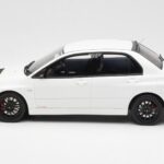 Mitsubishi Lancer Evo VIII MR FQ-400 Blanc Otto 1:18 - image 3 of 6