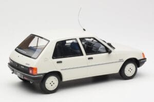 Peugeot 205 Junior Blanc Otto 1:18 OT463 Résine — image 2 sur 6