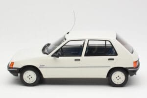 Peugeot 205 Junior Blanc Otto 1:18 OT463 Résine — image 3 sur 6
