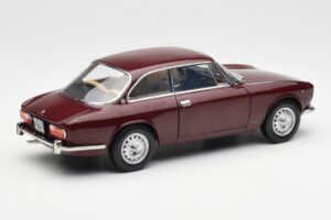 Alfa Romeo 2000 GTV Rouge Bordeaux Norev 1:18 187916 Métal Moulé — image 3 sur 8