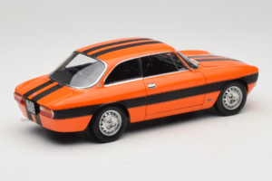 Alfa Romeo 2000 GTV Orange Norev 1:18 187918 Métal Moulé — image 3 sur 8