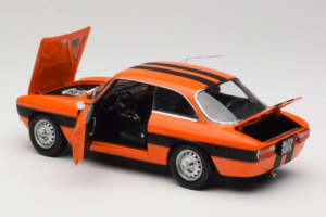 Alfa Romeo 2000 GTV Orange Norev 1:18 187918 Métal Moulé — image 5 sur 8