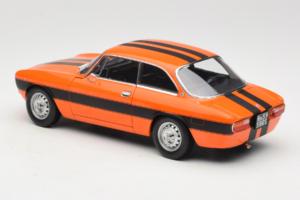 Alfa Romeo 2000 GTV Orange Norev 1:18 187918 Métal Moulé — image 7 sur 8