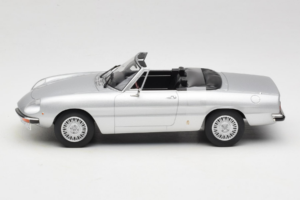 Alfa Romeo 2000 Spider Argent Norev 1:18 187884 Métal Moulé — image 3 sur 6