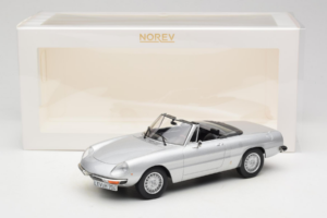 Alfa Romeo 2000 Spider Argent Norev 1:18 187884 Métal Moulé — image 6 sur 6