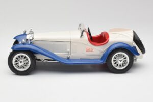 Alfa Romeo 2300 Spider Blanc & Bleu Bburago 1:18 3008-M1 Métal Moulé — image 3 sur 6