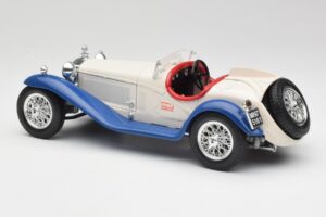 Alfa Romeo 2300 Spider Blanc & Bleu Bburago 1:18 3008-M1 Métal Moulé — image 5 sur 6
