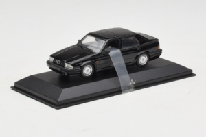 Alfa Romeo 75 3.0 V6 Noir Minichamps 1:43 403120463 Métal Moulé — image 2 sur 4