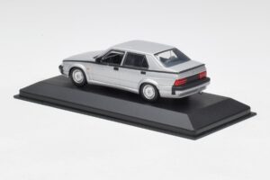 Alfa Romeo 75 3.0 V6 Argent Minichamps 1:43 400120461 Métal Moulé — image 3 sur 4