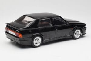 Alfa Romeo 75 Turbo Evoluzione Noir MCG 1:18 MCG18429 Métal Moulé — image 2 sur 6
