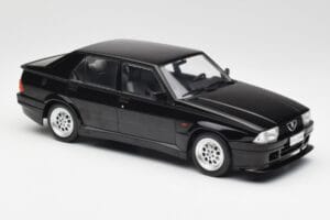 Alfa Romeo 75 Turbo Evoluzione Noir MCG 1:18 MCG18429 Métal Moulé — image 4 sur 6