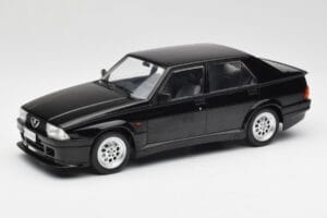 Alfa Romeo 75 Turbo Evoluzione Noir MCG 1:18 MCG18429 Métal Moulé