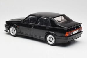 Alfa Romeo 75 Turbo Evoluzione Noir MCG 1:18 MCG18429 Métal Moulé — image 5 sur 6