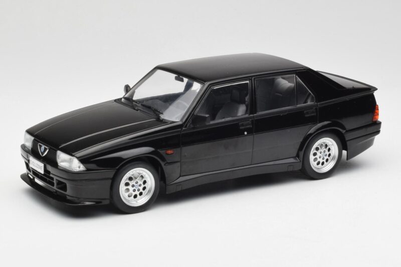 Alfa Romeo 75 Turbo Evoluzione Noir MCG 1:18 MCG18429 Métal Moulé