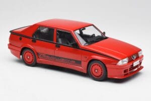 Alfa Romeo 75 Turbo Evoluzione Rouge MCG 1:18 MCG18428 Métal Moulé — image 4 sur 6