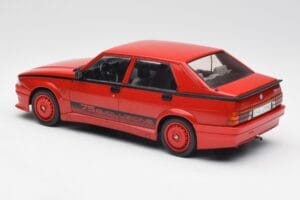 Alfa Romeo 75 Turbo Evoluzione Rouge MCG 1:18 MCG18428 Métal Moulé — image 5 sur 6