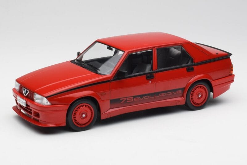Alfa Romeo 75 Turbo Evoluzione Rouge MCG 1:18 MCG18428 Métal Moulé