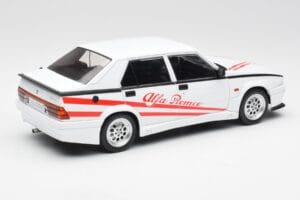 Alfa Romeo 75 Turbo Evoluzione Blanc MCG 1:18 MCG18430 Métal Moulé — image 2 sur 6