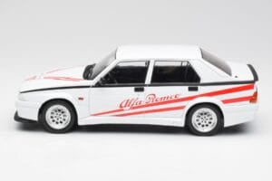 Alfa Romeo 75 Turbo Evoluzione Blanc MCG 1:18 MCG18430 Métal Moulé — image 3 sur 6