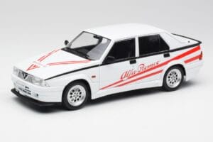 Alfa Romeo 75 Turbo Evoluzione Blanc MCG 1:18 MCG18430 Métal Moulé