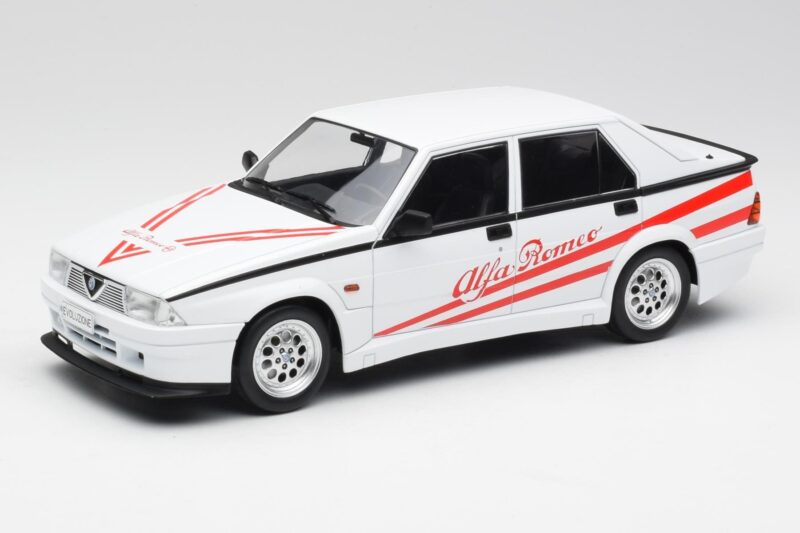 Alfa Romeo 75 Turbo Evoluzione Blanc MCG 1:18 MCG18430 Métal Moulé