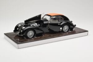 Alfa Romeo 8C 2900B Lungo Noir Minichamps 1:18 100120421 Métal Moulé — image 2 sur 8