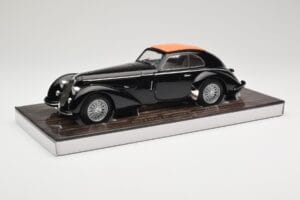 Alfa Romeo 8C 2900B Lungo Noir Minichamps 1:18 100120421 Métal Moulé — image 3 sur 8