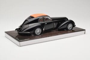 Alfa Romeo 8C 2900B Lungo Noir Minichamps 1:18 100120421 Métal Moulé — image 4 sur 8