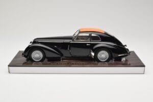 Alfa Romeo 8C 2900B Lungo Noir Minichamps 1:18 100120421 Métal Moulé