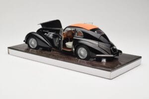 Alfa Romeo 8C 2900B Lungo Noir Minichamps 1:18 100120421 Métal Moulé — image 5 sur 8