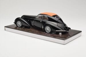Alfa Romeo 8C 2900B Lungo Noir Minichamps 1:18 100120421 Métal Moulé — image 7 sur 8