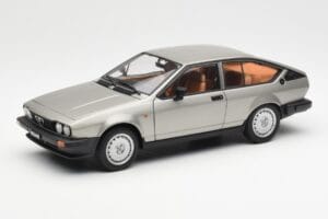 Alfa Romeo Alfetta GTV 2.0 Gris Métallique AUTOart 1:18 70147 Métal Moulé