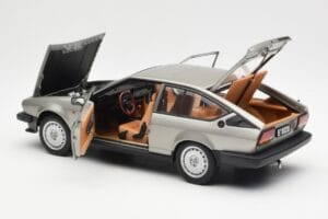 Alfa Romeo Alfetta GTV 2.0 Gris Métallique AUTOart 1:18 70147 Métal Moulé — image 5 sur 8