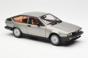 Alfa Romeo Alfetta GTV 2.0 Gris Métallique AUTOart 1:18 70147 Métal Moulé — image 6 sur 8