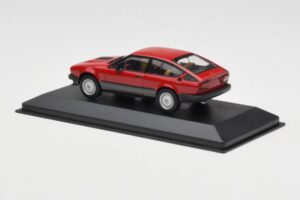 Alfa Romeo Alfetta GTV6 Rouge Minichamps 1:43 400120140 Métal Moulé — image 3 sur 4